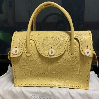上品】 グレースコンチネンタル カービングバッグ マスタードイエロー 国内正規取扱い店 グレースコンチネンタル カービングバッグ イエロー ハンドバッグ