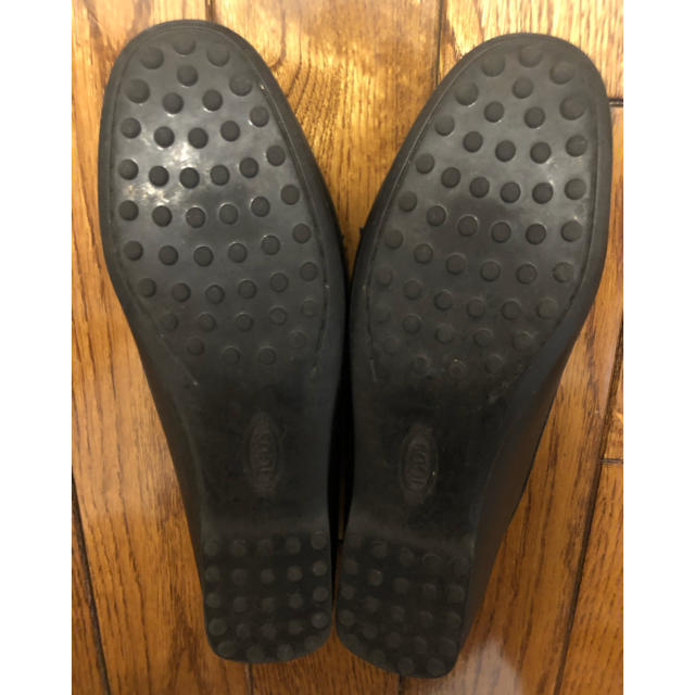 TOD'S(トッズ)のトッズ  リボン ダブルT ローファー  黒 レディースの靴/シューズ(ローファー/革靴)の商品写真