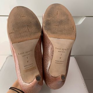 ケイトスペードニューヨーク(kate spade new york)のケイトスペード　ピンクグリッター　リボン　パンプス(ハイヒール/パンプス)