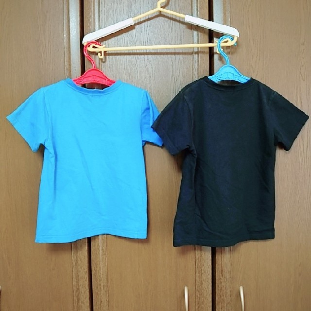 Takara Tomy(タカラトミー)のトミカ Tシャツ 110 青 & 黒 幼児 キッズ キッズ/ベビー/マタニティのキッズ服男の子用(90cm~)(Tシャツ/カットソー)の商品写真