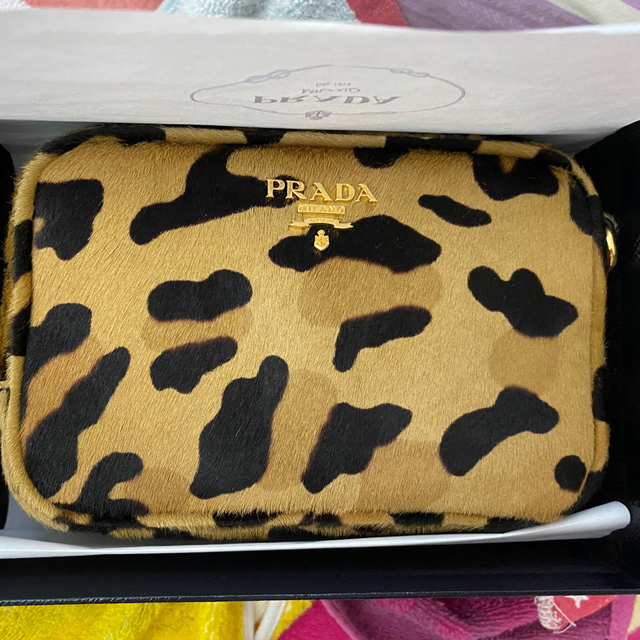 PRADA(プラダ)のプラダ　レオパード　ハラコ　新品　 レディースのバッグ(ショルダーバッグ)の商品写真