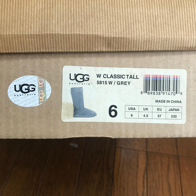 UGG(アグ)の週末限定値下！！【箱付】UGGアグ　ムートンブーツ　ロング　グレー　サイズ６　 レディースの靴/シューズ(ブーツ)の商品写真