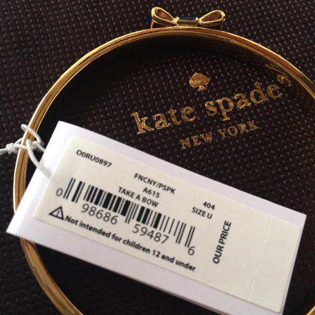 kate spade new york(ケイトスペードニューヨーク)のコーデのワンポイントに❤︎リボンバングル レディースのアクセサリー(ブレスレット/バングル)の商品写真