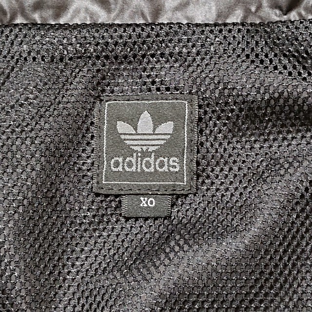 adidas(アディダス)の良品 adidas originals ナイロンジャケット ブラック ゴールド メンズのジャケット/アウター(ナイロンジャケット)の商品写真