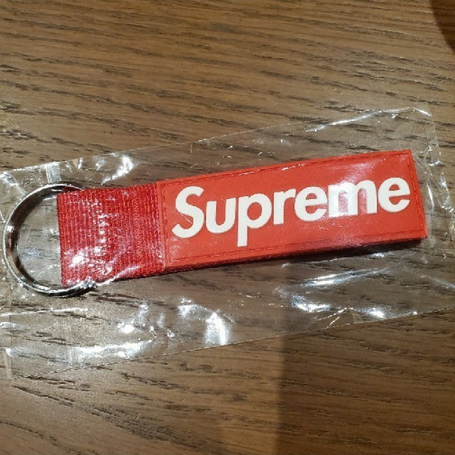 Supreme(シュプリーム)のsupreme futura logo crewneck + キーホルダー メンズのトップス(スウェット)の商品写真