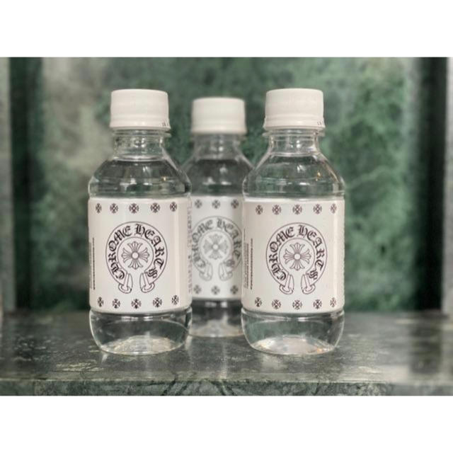 Chrome Hearts(クロムハーツ)のクロムハーツ ミネラルウォーター 水 非売品 chrome hearts メンズのメンズ その他(その他)の商品写真