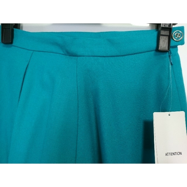 QUEENS COURT(クイーンズコート)の未使用QUEENS COURT　エメラルドグリーン　スカート　サイズ１　７号 レディースのスカート(ひざ丈スカート)の商品写真