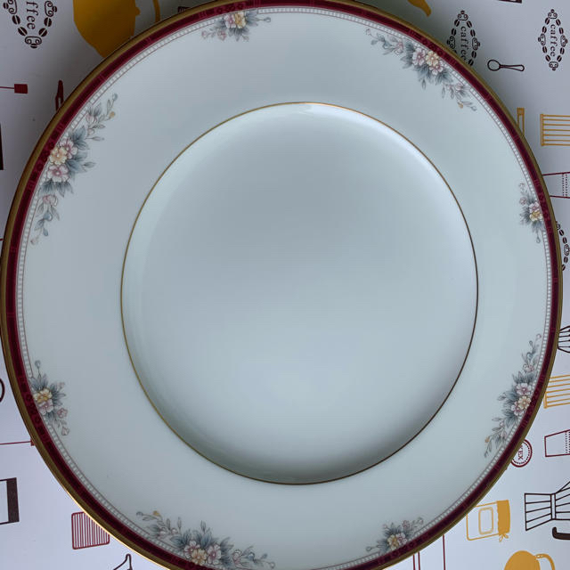 Noritake(ノリタケ)の上品 ノリタケ 1545 VILLA HAVEN プレート 6点セット インテリア/住まい/日用品のキッチン/食器(食器)の商品写真