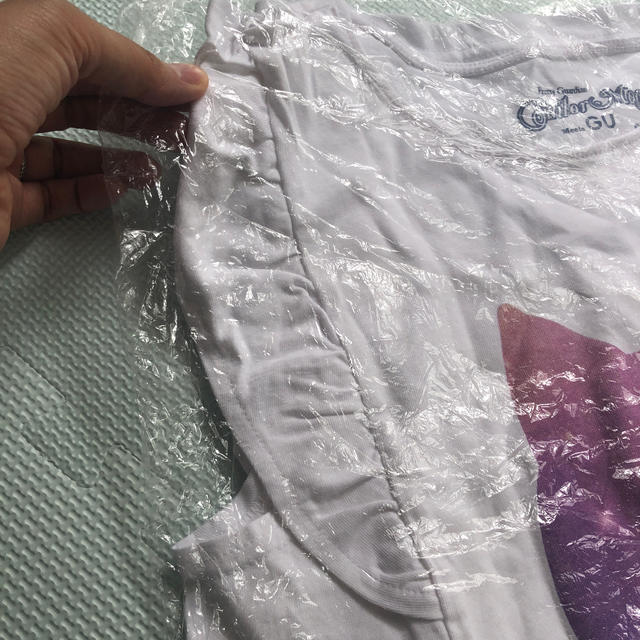 GU(ジーユー)のセーラームーン　ルナ レディースのトップス(Tシャツ(半袖/袖なし))の商品写真