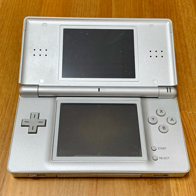 ニンテンドーDS(ニンテンドーDS)の[Nintendo] DS lite (silver) + ぷよぷよカセット エンタメ/ホビーのゲームソフト/ゲーム機本体(携帯用ゲーム機本体)の商品写真