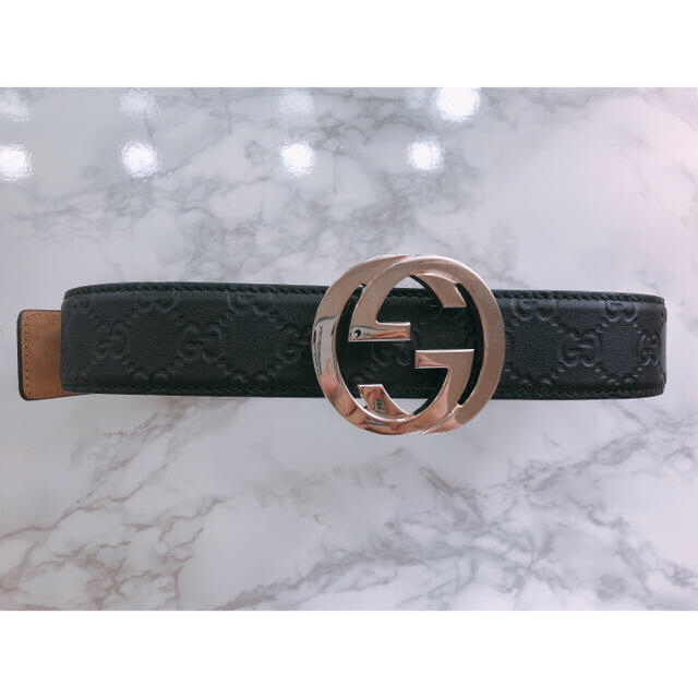 バックルに Gucci シグネチャー レザー ベルトの通販 by REUSELL