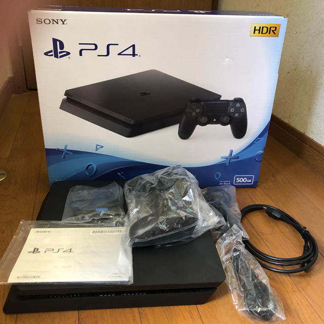 PlayStation4(プレイステーション4)のPS4 本体　500GB CUH 2200A B01 JET BLACK  エンタメ/ホビーのゲームソフト/ゲーム機本体(家庭用ゲーム機本体)の商品写真