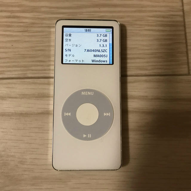 Apple(アップル)のiPod nano (第1世代) 4GB White スマホ/家電/カメラのオーディオ機器(ポータブルプレーヤー)の商品写真