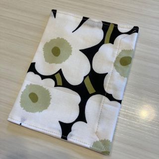 マリメッコ(marimekko)のマスクケース　非密のマスク　磁石でしまえるんです♪(その他)