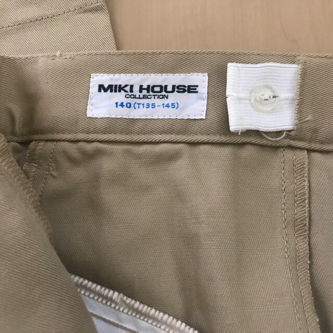 mikihouse(ミキハウス)の新品タグ付　MIKI HOUSE トラウザー/チノパンツ　カーキ　140 キッズ/ベビー/マタニティのキッズ服男の子用(90cm~)(パンツ/スパッツ)の商品写真