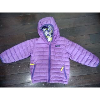 パタゴニア(patagonia)のパタゴニア　patagonia キッズ　リバーシブル　ダウンジャケット(ジャケット/上着)