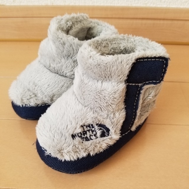 THE NORTH FACE(ザノースフェイス)のTHE NORTH FACE BABY ルームシューズ　ブーツ9㌢ キッズ/ベビー/マタニティのベビー靴/シューズ(~14cm)(ブーツ)の商品写真