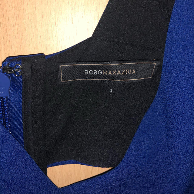 BCBGMAXAZRIA(ビーシービージーマックスアズリア)のBCBG ドレス　ミディ丈 レディースのフォーマル/ドレス(ナイトドレス)の商品写真