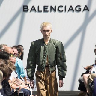 バレンシアガ(Balenciaga)の明日正午まで大特価　BALENCIAGA17ssboxybomberjacket(ブルゾン)