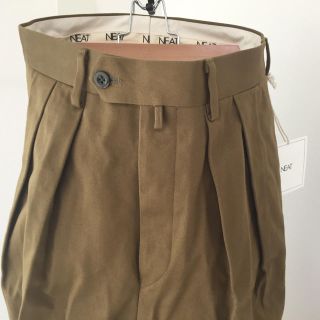 【試着のみ】NEAT TURPAN SATIN STANDARD (TAUPE)(スラックス)