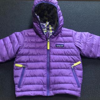 パタゴニア(patagonia)のPatagonia パタゴニア リバーシブルダウンコート　18ー24M(ジャケット/上着)