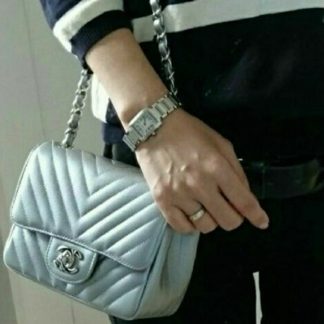 CHANEL(シャネル)のCHANEL❤️ スクエア ミニマトラッセ シルバー　マトラッセ レディースのバッグ(ショルダーバッグ)の商品写真