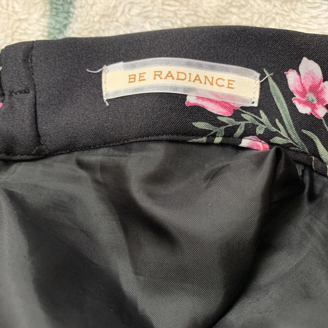 BE RADIANCE(ビーラディエンス)のビーラディエンス　花柄スカート レディースのスカート(ひざ丈スカート)の商品写真