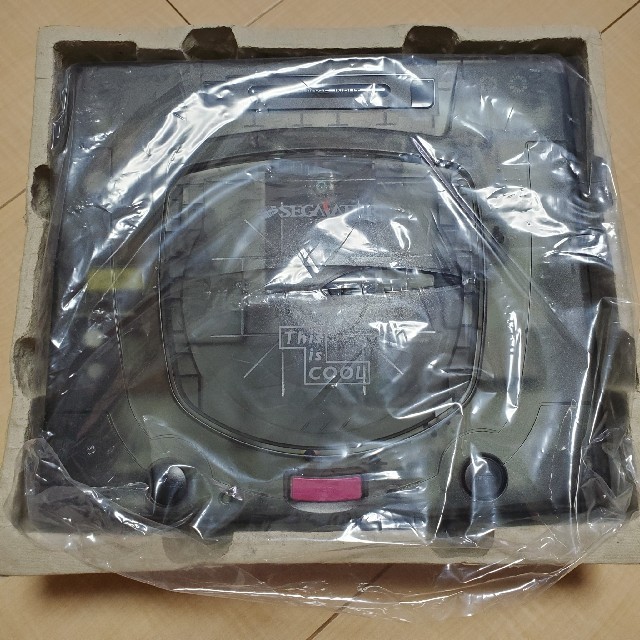 SEGA(セガ)の【新品・未使用】セガサターン本体　スケルトンモデル　HST-0021 エンタメ/ホビーのゲームソフト/ゲーム機本体(家庭用ゲーム機本体)の商品写真