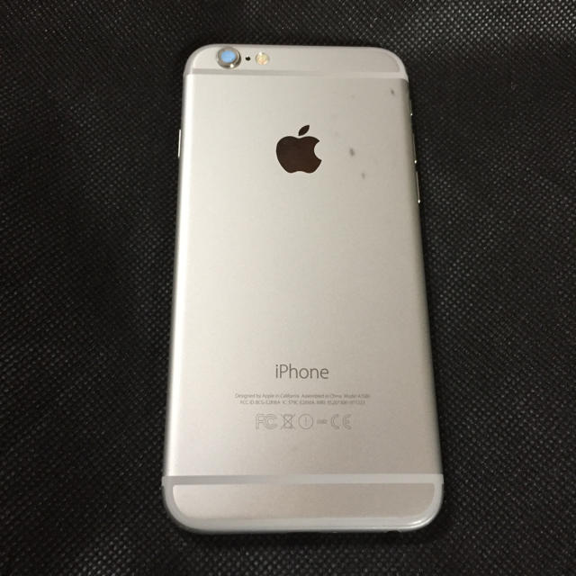 Apple(アップル)の大容量iphone6  128GBシルバー スマホ/家電/カメラのスマートフォン/携帯電話(スマートフォン本体)の商品写真