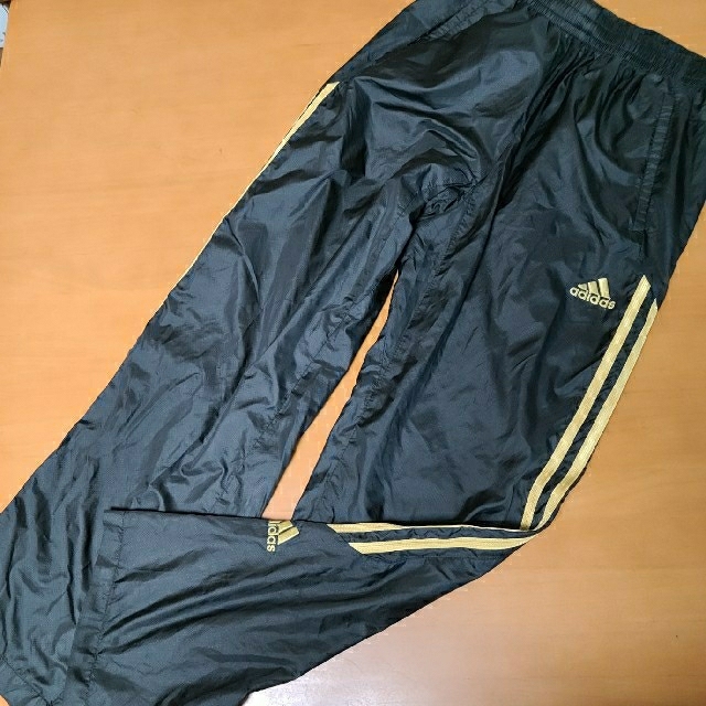 adidas(アディダス)の【いくら様専用】adidas　シャカシャカパンツ　150 キッズ/ベビー/マタニティのキッズ服男の子用(90cm~)(パンツ/スパッツ)の商品写真