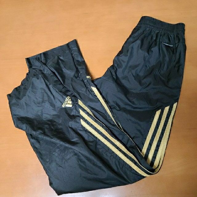 adidas(アディダス)の【いくら様専用】adidas　シャカシャカパンツ　150 キッズ/ベビー/マタニティのキッズ服男の子用(90cm~)(パンツ/スパッツ)の商品写真