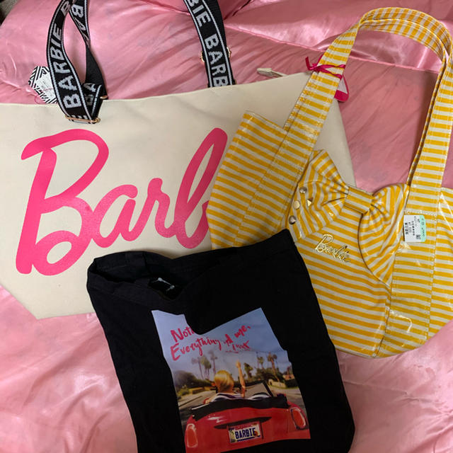 Barbie(バービー)のバービー  barbie コラボ　バッグ　トートバッグ　ショルダー　ポーチ　限定 レディースのバッグ(トートバッグ)の商品写真