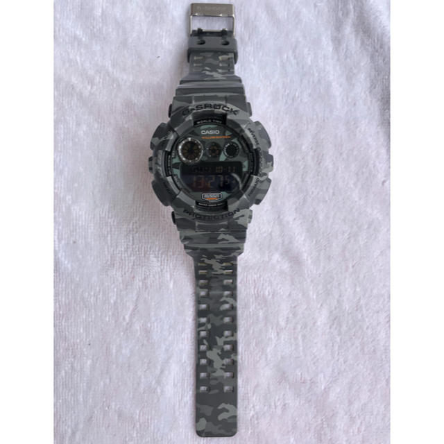 G-SHOCK(ジーショック)の【箱/缶あり】G-SHOCK カモフラ グレー  GD-120CM-8JR メンズの時計(腕時計(デジタル))の商品写真