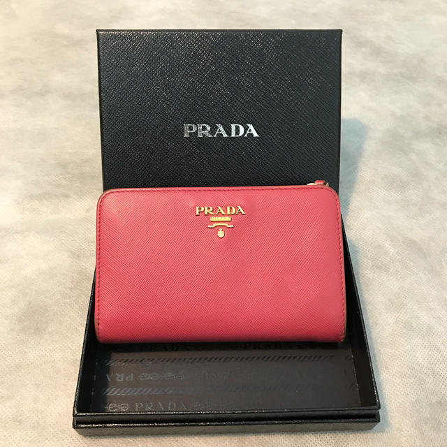 PRADA(プラダ)の【るぅ様専用】PRADA 財布（箱付き） レディースのファッション小物(財布)の商品写真