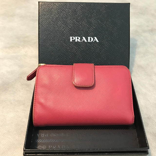 PRADA(プラダ)の【るぅ様専用】PRADA 財布（箱付き） レディースのファッション小物(財布)の商品写真