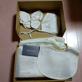 MARKS&WEB - MARKS&WEB 新品 おくるみ・スタイ・帽子・靴下セットの