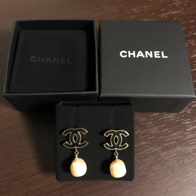 レディース美品　CHANEL ピアス