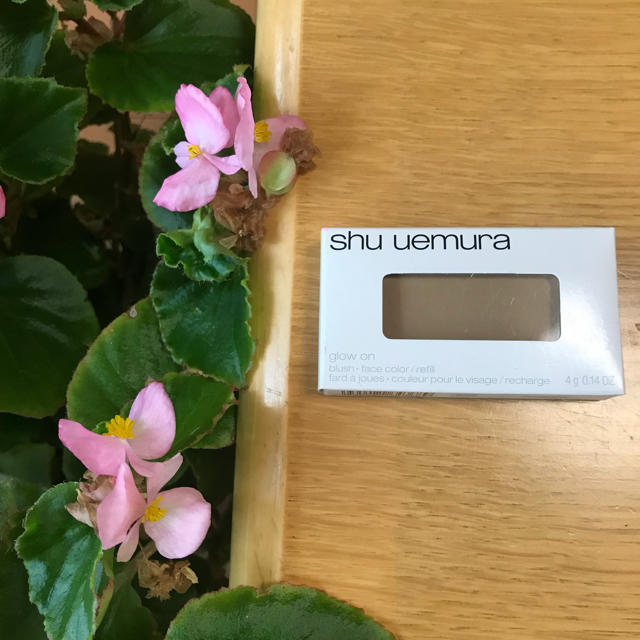 shu uemura(シュウウエムラ)の【新品未使用】シュウウエムラ♡グローオン♡CM♡ライトブラウン730 コスメ/美容のベースメイク/化粧品(フェイスカラー)の商品写真