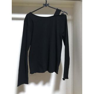 ダブルクローゼット(w closet)のワンショルダートップス　レディース　ブラックトップス(カットソー(長袖/七分))