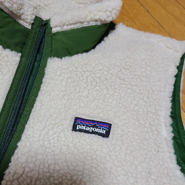 patagonia(パタゴニア)のパタゴニアボアベスト キッズ/ベビー/マタニティのキッズ服男の子用(90cm~)(ジャケット/上着)の商品写真