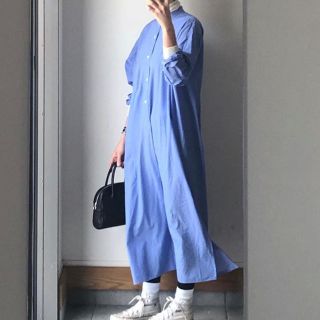 コモリ(COMOLI)のCOMOLI 20ss シャツワンピース　サックス　size0(ロングワンピース/マキシワンピース)