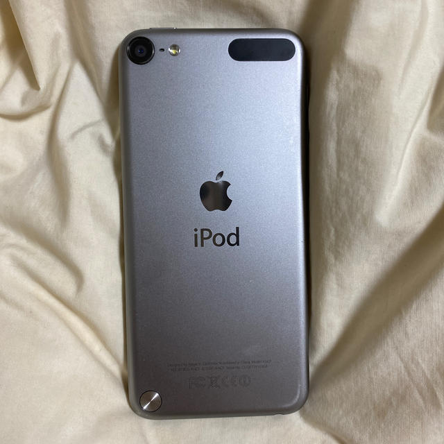 iPod touch(アイポッドタッチ)のiPod touch 第5世代　32GB スペースグレー スマホ/家電/カメラのオーディオ機器(ポータブルプレーヤー)の商品写真