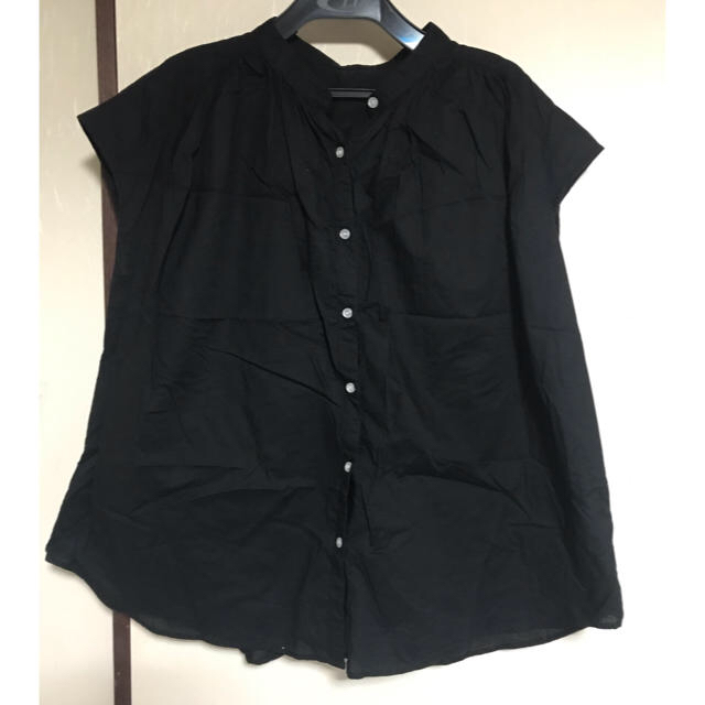 GU(ジーユー)のGU ブラウス　黒と、Ｔシャツ レディースのトップス(シャツ/ブラウス(半袖/袖なし))の商品写真