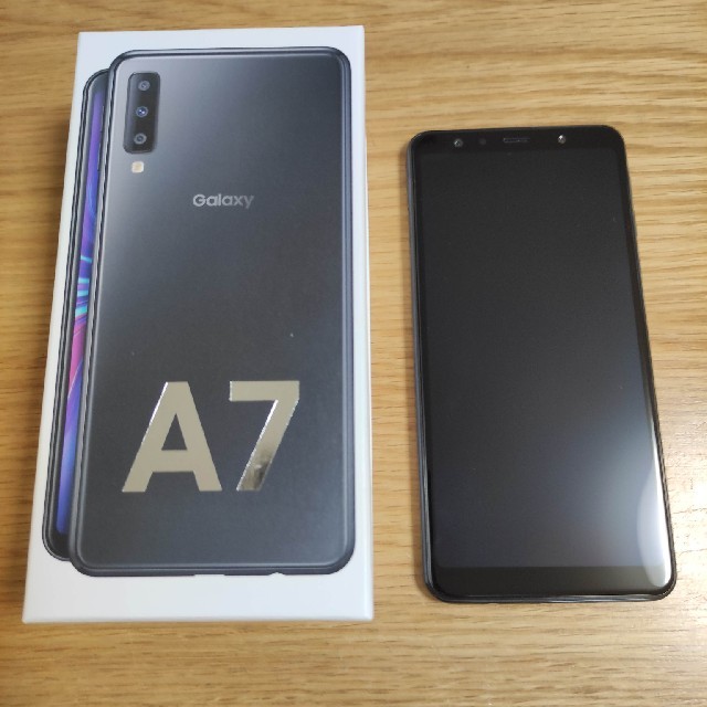 SAMSUNG(サムスン)のGalaxy A7 Black 楽天モバイル版 スマホ/家電/カメラのスマートフォン/携帯電話(スマートフォン本体)の商品写真