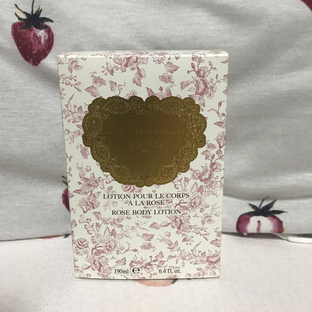 Les Merveilleuses LADUREE(レメルヴェイユーズラデュレ)のラデュレ　ローズボディーローション コスメ/美容のボディケア(ボディローション/ミルク)の商品写真