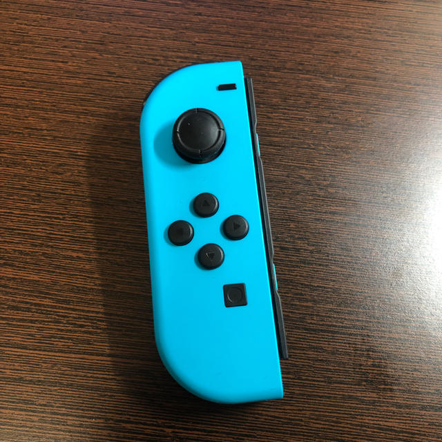 任天堂(ニンテンドウ)のSwitch Joy-Con グレー 左　ジャンク エンタメ/ホビーのゲームソフト/ゲーム機本体(その他)の商品写真