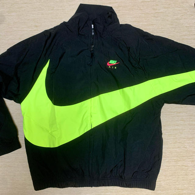 NIKE(ナイキ)のNIKE CITY NEON HBR WOVEN JACKET   メンズのジャケット/アウター(ナイロンジャケット)の商品写真