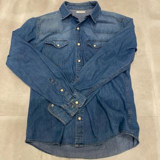 ジーユー(GU)の【SALE】GU デニムシャツ M(シャツ)