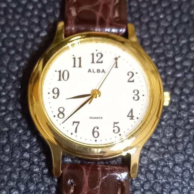 ALBA(アルバ)の未使用品　アルバ　ALBA　クォーツ　ウォッチ レディースのファッション小物(腕時計)の商品写真