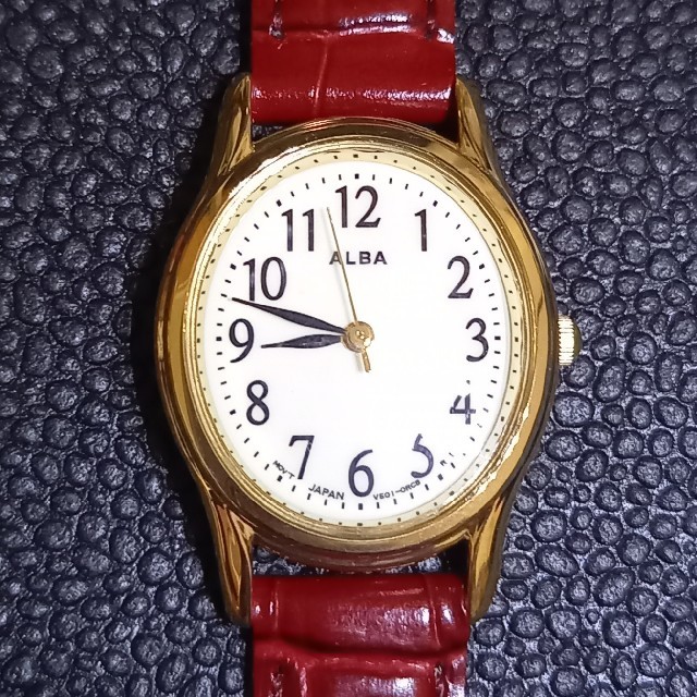 ALBA(アルバ)の未使用品　アルバ　ALBA　クォーツ　ウォッチ レディースのファッション小物(腕時計)の商品写真